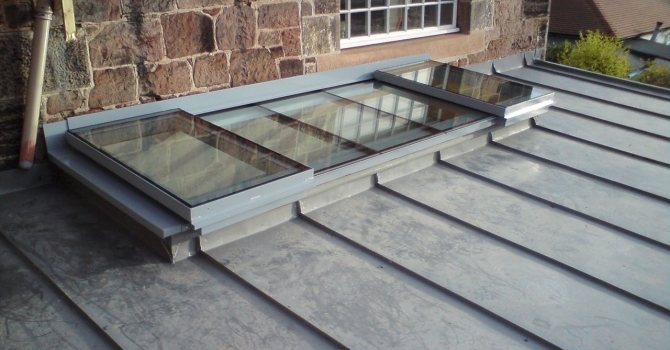 Lean-to rooflight with outer hinged sections